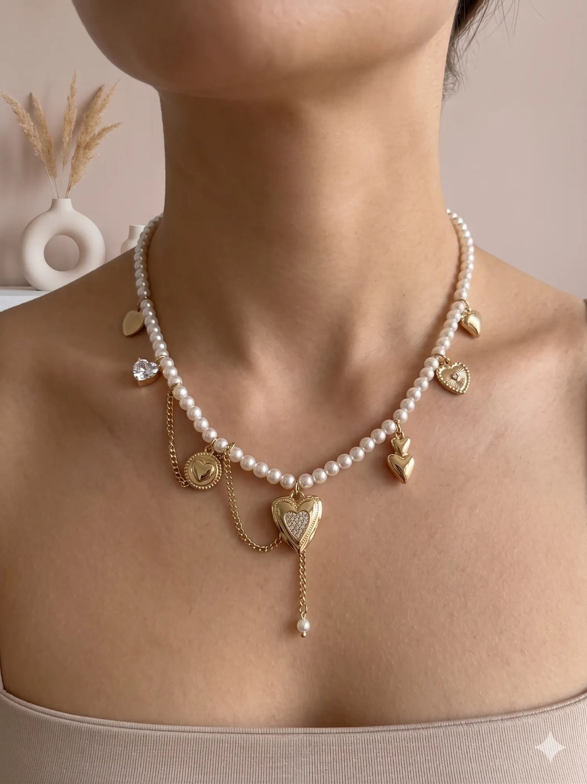 Collier doré chaîne perlée charms cœurs ✨