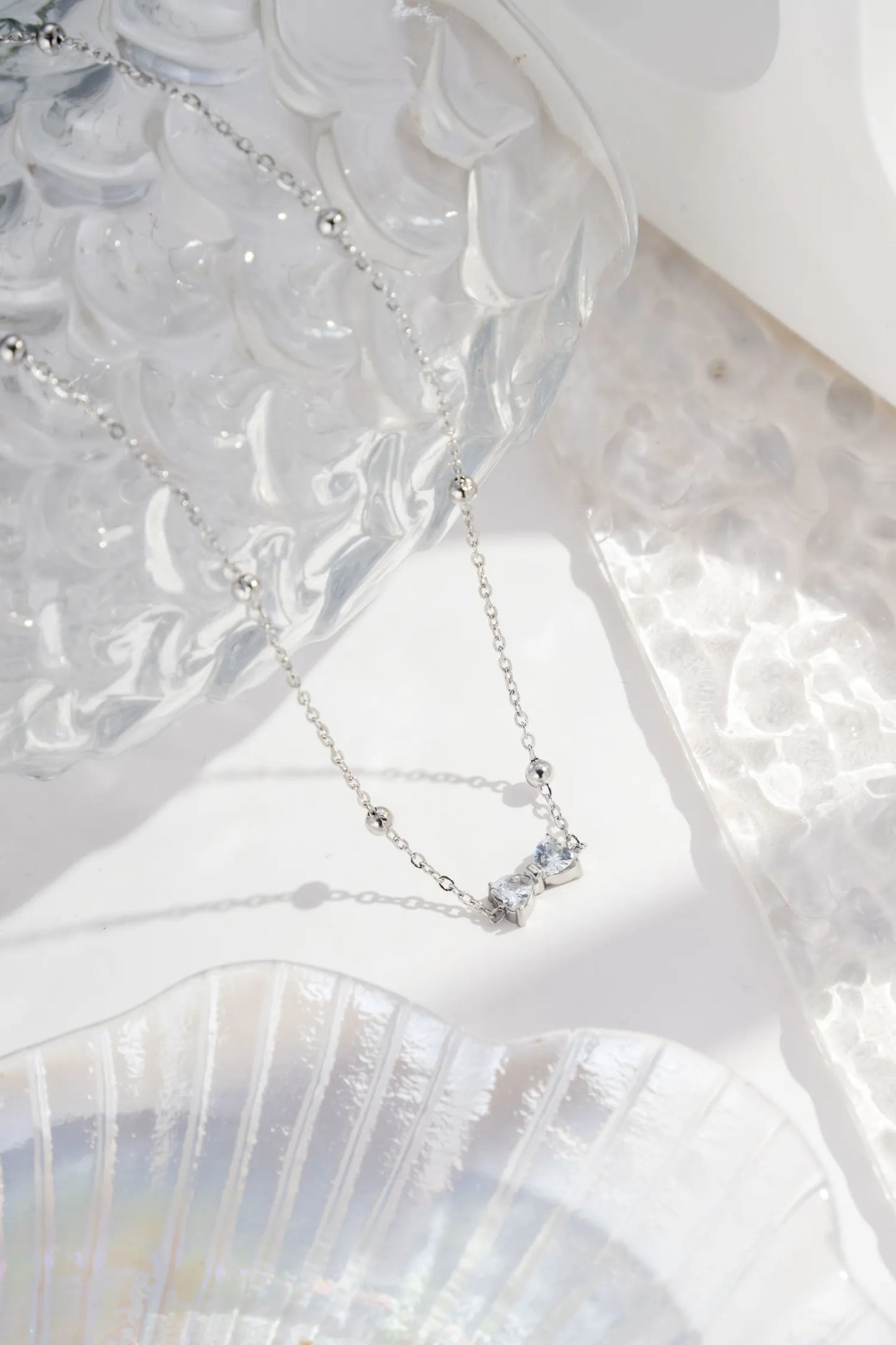 Collier nœud délicat perles fines acier inoxydable éclatant