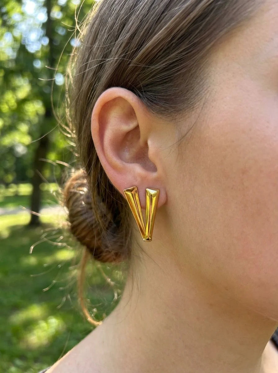 Boucles d'Oreilles Dorées Bandes Courbées En V Brillantes