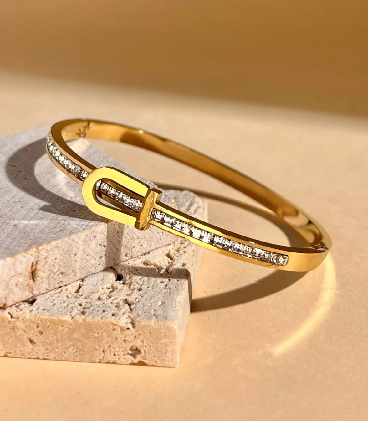 Bracelet jonc boucle ceinture strass