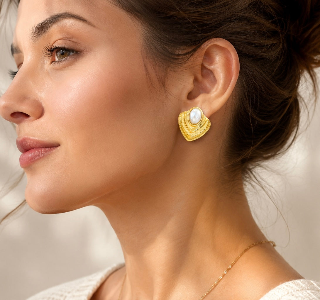 Boucles d'Oreilles Dorées Plaques Losanges Gravées Serties de Pierres