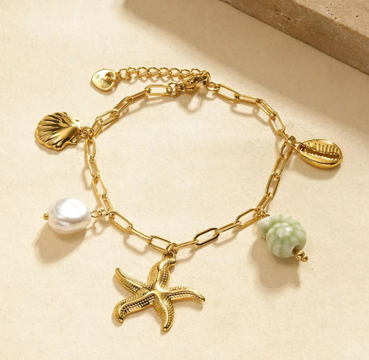 Bracelet chaîne dorée avec étoile de mer et coquillage vert