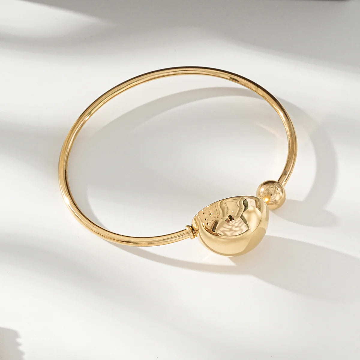 Bracelet Doré Jonc Avec Hémispère Et Boule Brillants Amovible