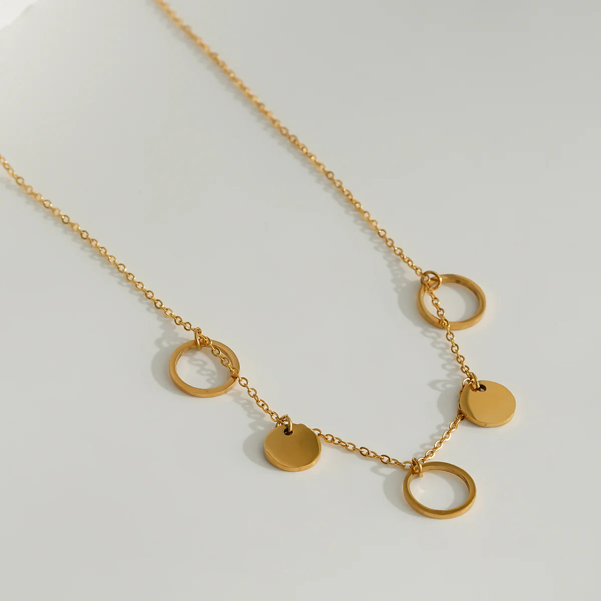 Collier Chaîne Dorée Breloques Rondes