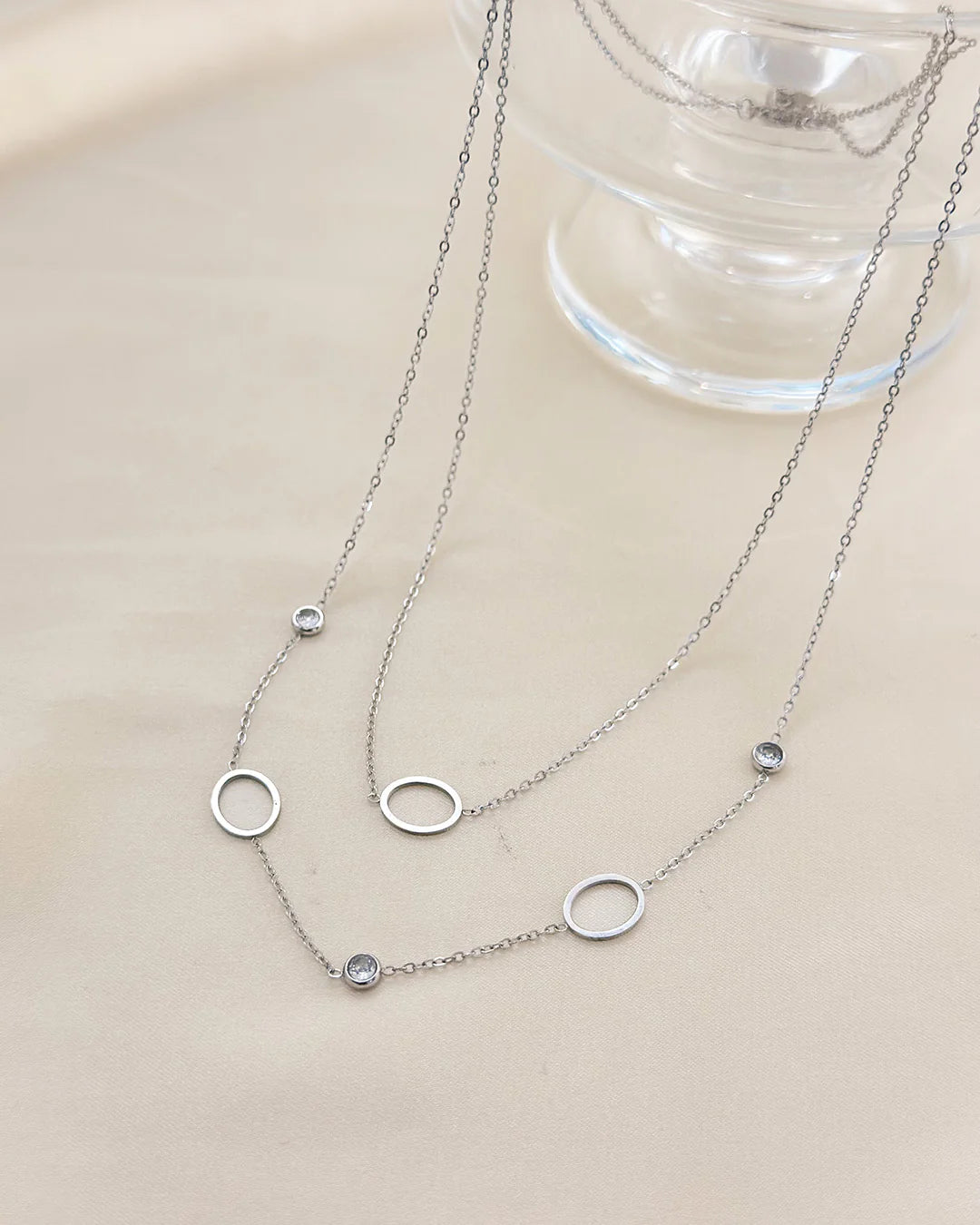 Collier Argenté Double Chaînes Enfilées de Triple Anneux Et Strass