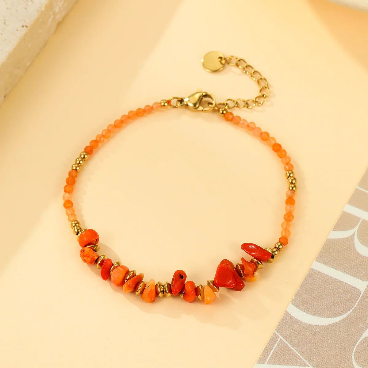 Bracelet Doré Perles Facettées et Éclats